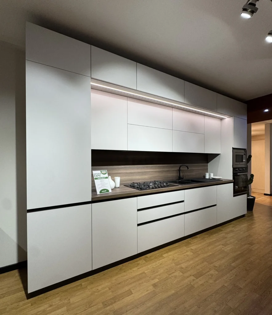 9.300,00€ 6.450,00€ Cucina a ponte Concreta
