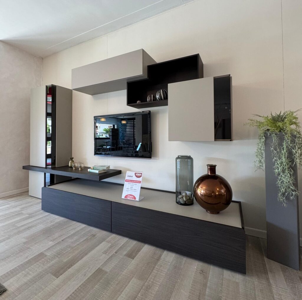 3.150,00€ 2.100,00€ Parete Extential
